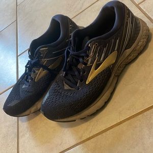 Mens Brooks Adrenaline GTS 19 Running tennis shoes